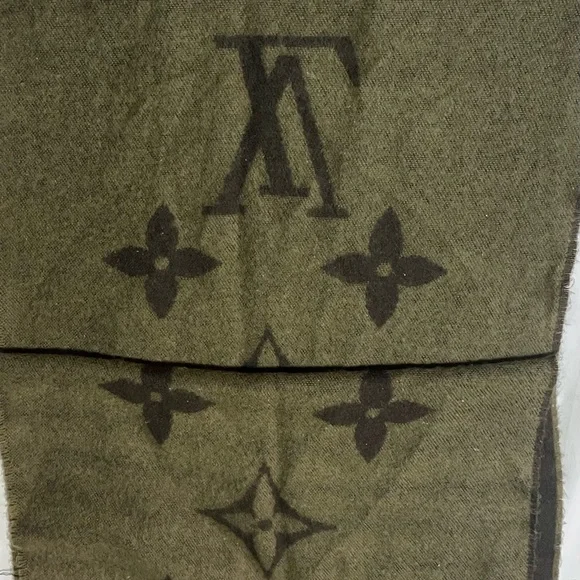 Louis Vuitton Olive Green Scarf - Picture 3 of 4